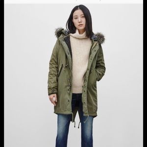 Aritzia Brittania Parka - S